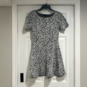 GUESS leopard printed short sleeve dress with cutout